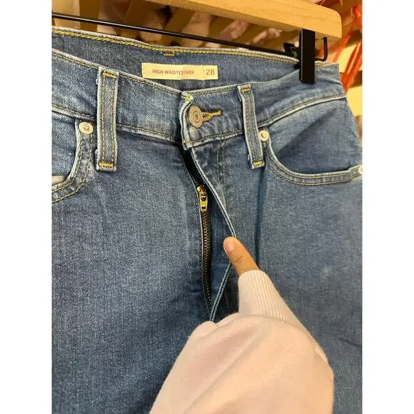 Levi's High Rise Women’s Jeans in Classic Blue Denim - Picture 6 of 11